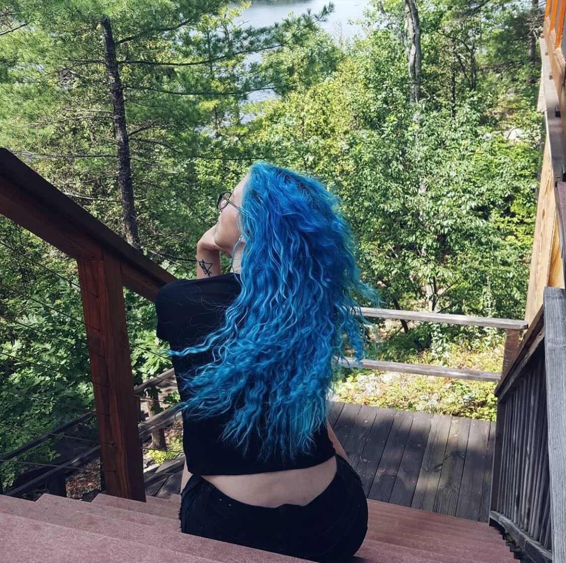 Vibrant Teal Coloring Conditioner - Image 3